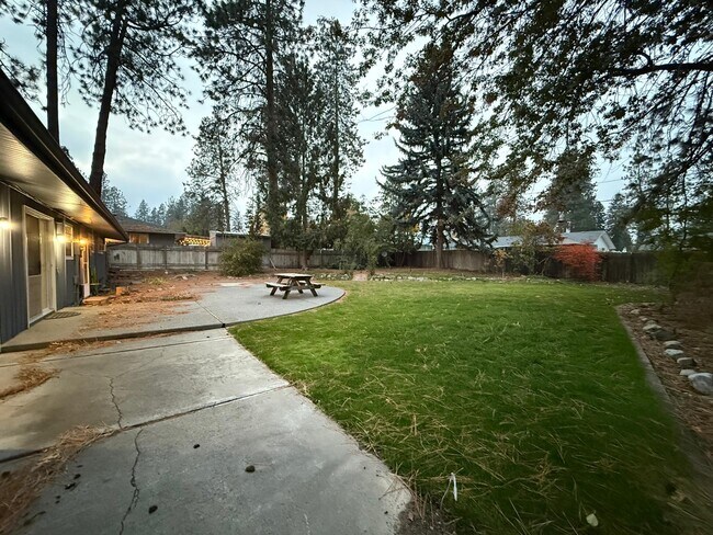 Building Photo - 12915 E Blossey Ave