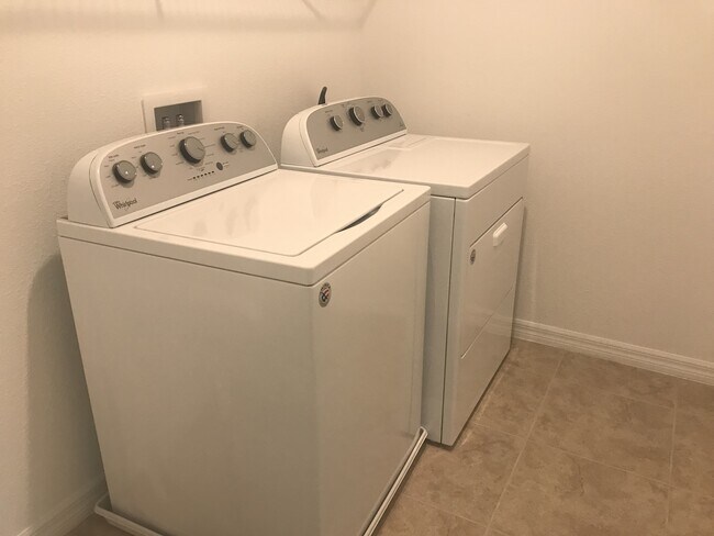 Building Photo - 5 Bedroom in Westside Village at Heart of ...
