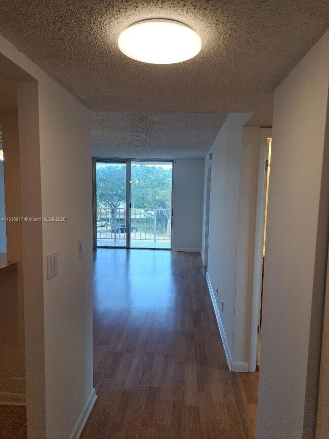 Building Photo - 500 Executive Center Dr