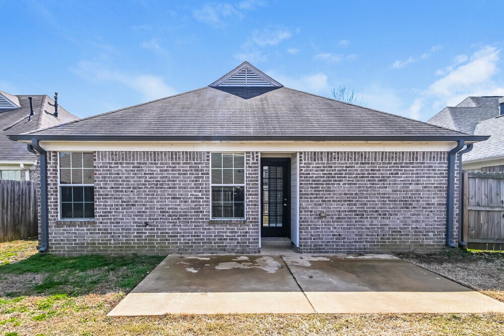 Building Photo - 9876 Southern Oak Way