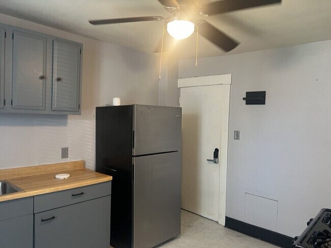 Building Photo - 3664 W 48th St