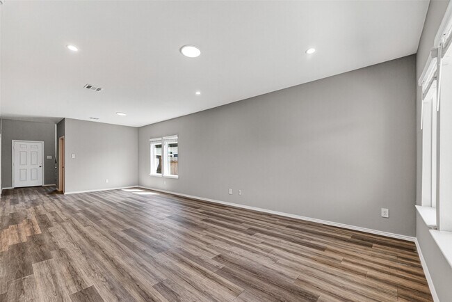 Building Photo - 14529 Lily Plns Dr