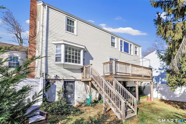 Building Photo - 124 Stiles St