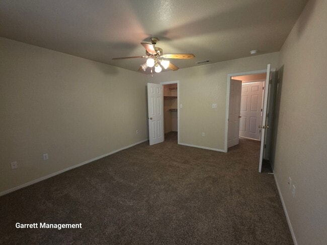 Building Photo - 2/2 Brick Townhome with Garage