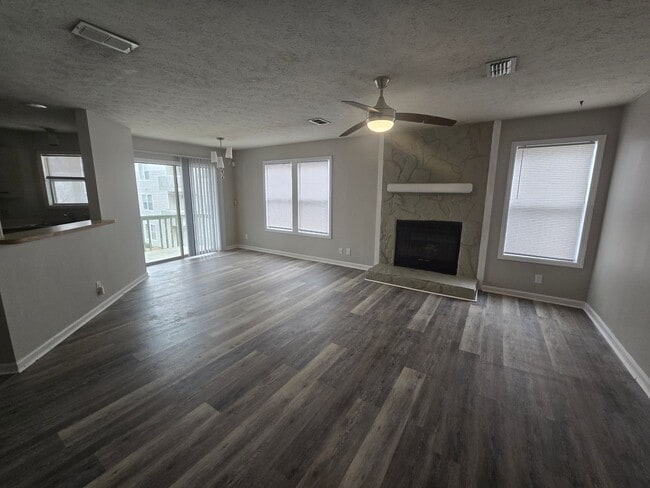 Building Photo - 6821 Willowbrook Dr