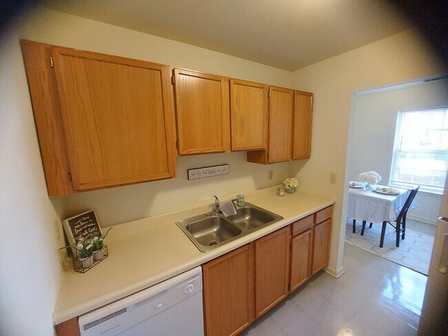 Building Photo - 115 Onley Rd