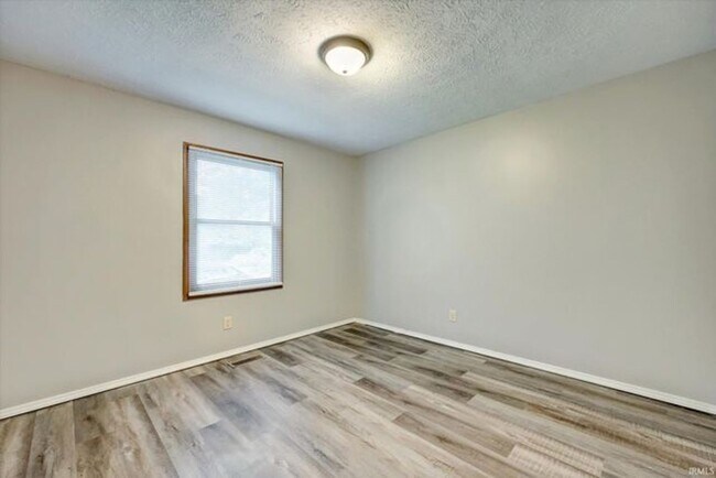Building Photo - Available now!! Great quiet neighborhood —...