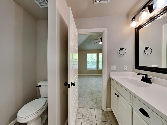 Building Photo - 460 Nest Cir