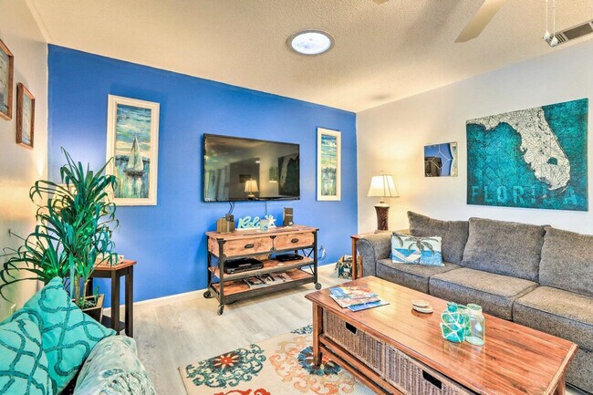 Building Photo - 572 Bellaire Dr