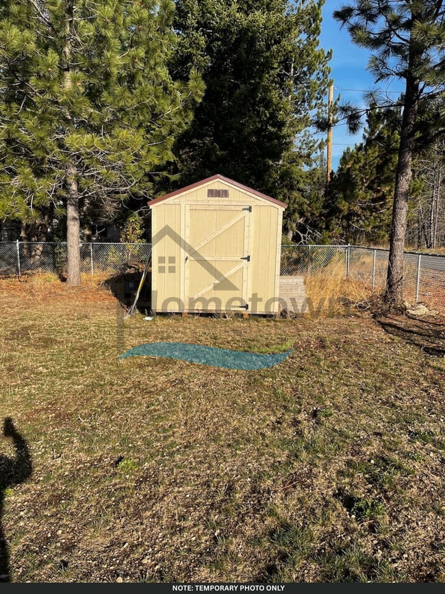 Building Photo - 3 Bedroom 2 Bathroom Home with Off-Street ...