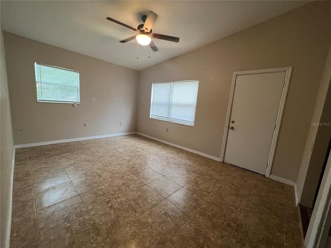 Building Photo - 1601 Lakeview Ct