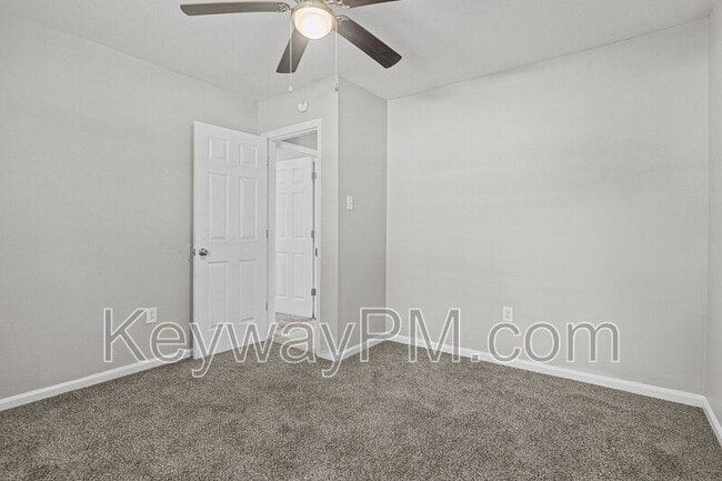 Building Photo - 3630 Columbine Dr