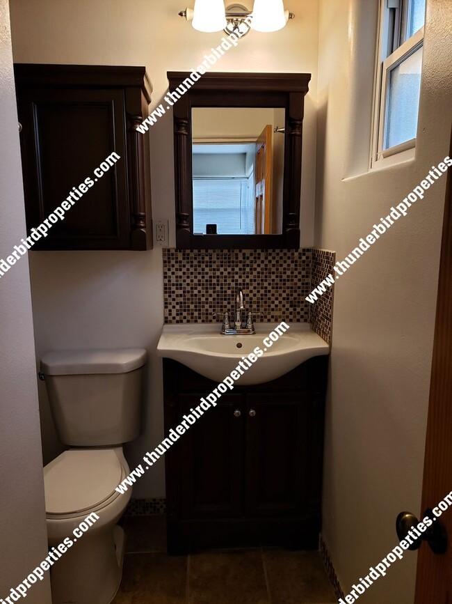 Building Photo - Nice 3 Bedroom, 2 Bathroom, 2 Car Garage and 1,360 Sq Ft. Brick Home in NE Heights.