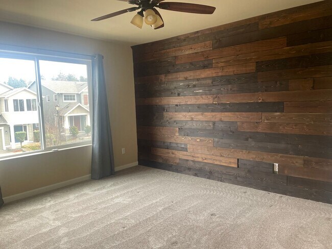 Building Photo - Beautiful 4BR Lacey home