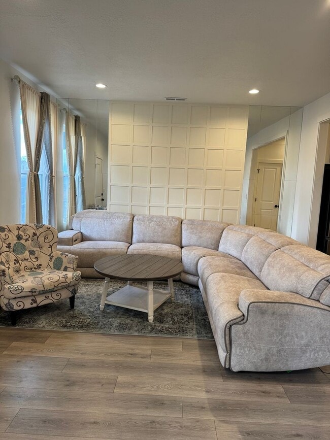 Building Photo - Gorgeous Home in Daybreak!!!