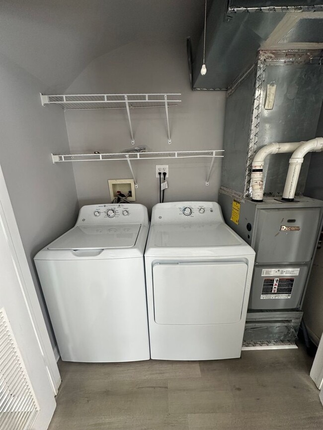 Building Photo - Beautifully renovated 3 Bed, 1.5 bath available. Section 8 welcomed!