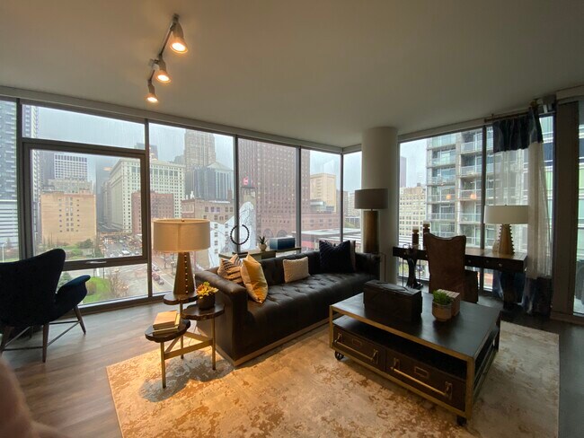 Primary Photo - 800 S Clark St