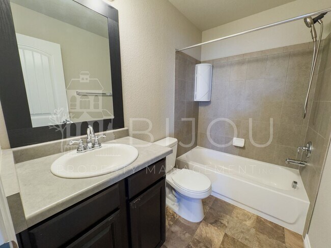 Building Photo - 10881 Aliso Dr