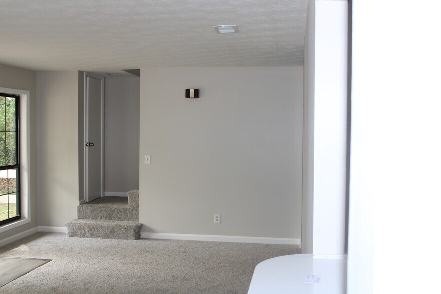 Building Photo - 1386 Williamsburg Ln