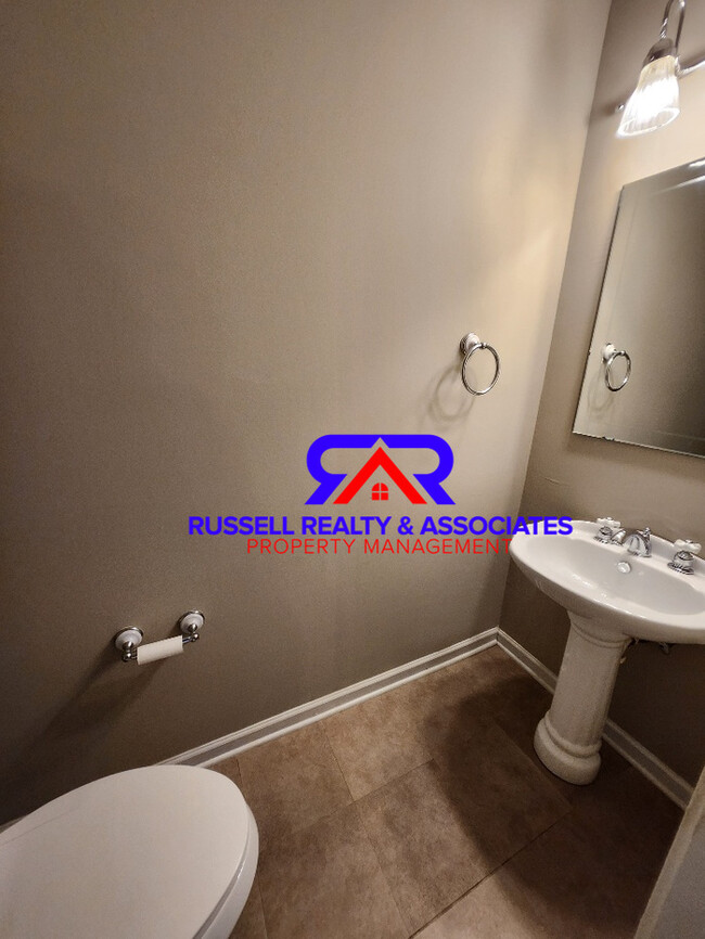 Building Photo - Alabaster Townhome