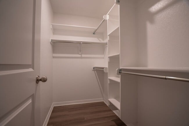 Building Photo - Beautiful 3 Bedroom 2 Bath Duplex!