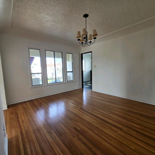 Building Photo - Large upper 2-bedroom Duplex Fairfax area