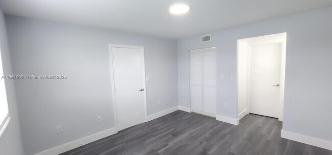Building Photo - 9830 Nob Hill Ln