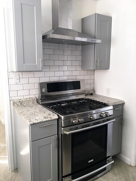 Kitchen - 10051 Bernhardt Dr