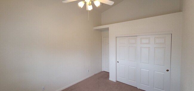 Building Photo - Beautiful Condo in Gated Community with Po...