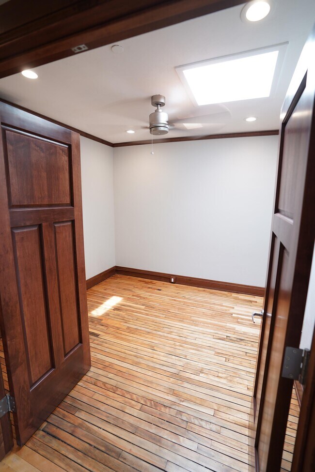 Building Photo - 704 Jefferson St