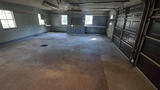 Building Photo - 3266 Ravenwood Ave