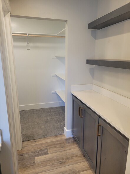 Building Photo - 2913 Sunburst Dr