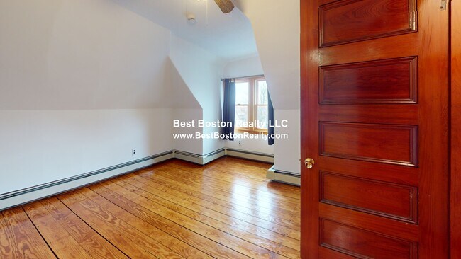 Building Photo - 66 Sagamore Ave