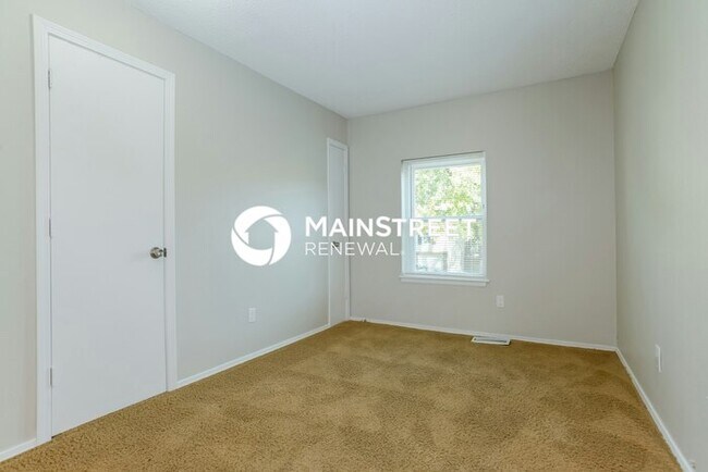 Building Photo - 5 Bedroom Pet-Friendly Home in OLATHE, KS ...