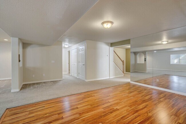 Building Photo - Main Level Living in Pine Creek...Views ar...