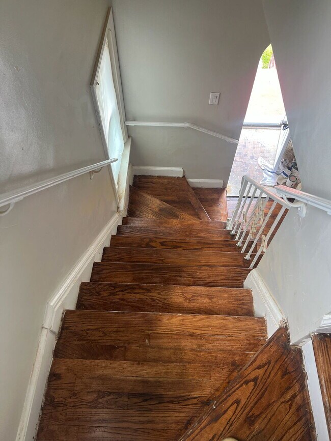 Building Photo - 3-Bedroom Gem on Indiana St with Spacious ...