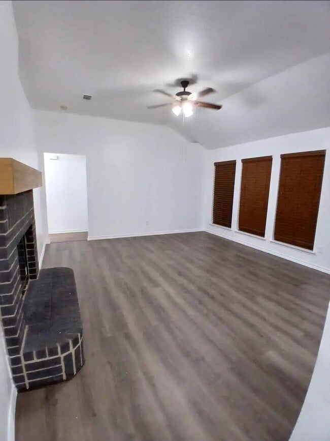 Building Photo - 5326 Raven Row