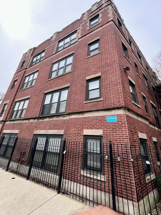 Primary Photo - 4014 S Drexel Blvd