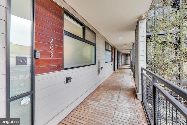 Building Photo - 1550 11th St NW