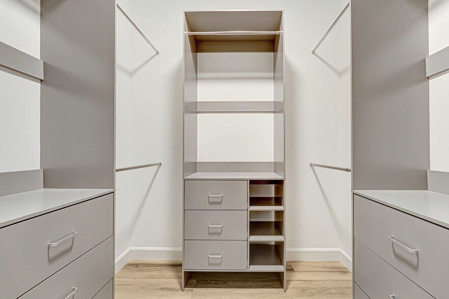 Building Photo - 847 6th St