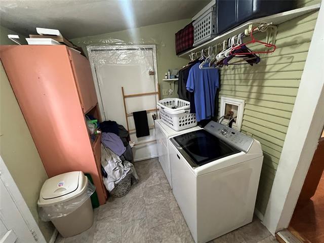 Building Photo - 684 N Graham St