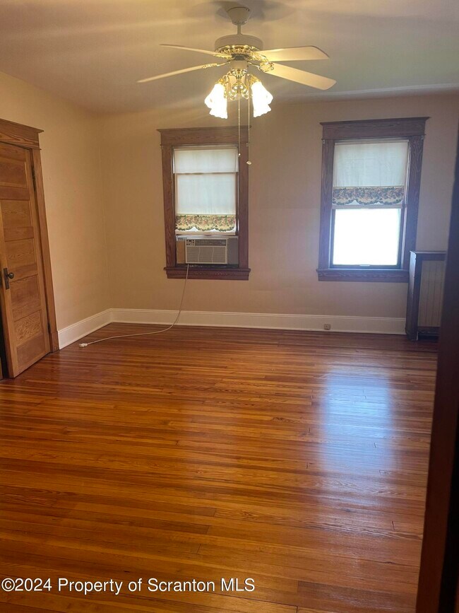 Building Photo - 1312 Main St