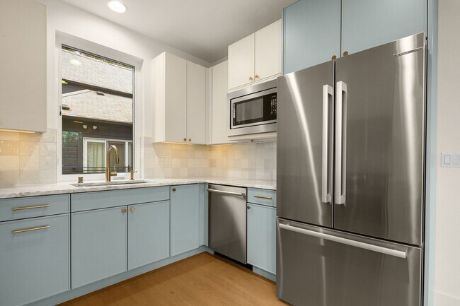 Building Photo - Gorgeous Urban Madrona 3-bedroom home