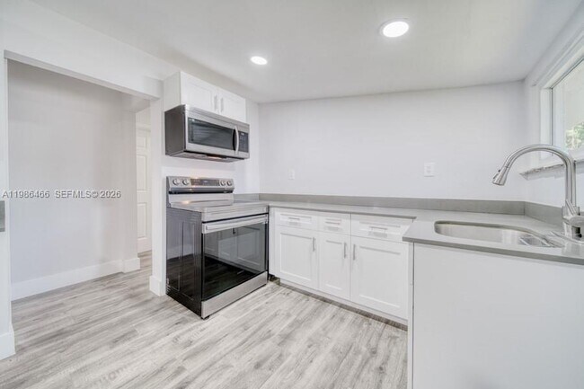 Building Photo - 3353 SW 23rd Terrace