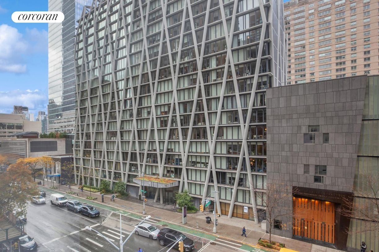 Building Photo - 155 W 68th St