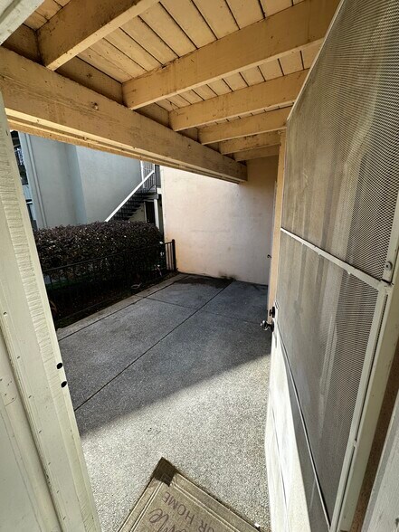 Building Photo - 3722 W Benjamin Holt Dr