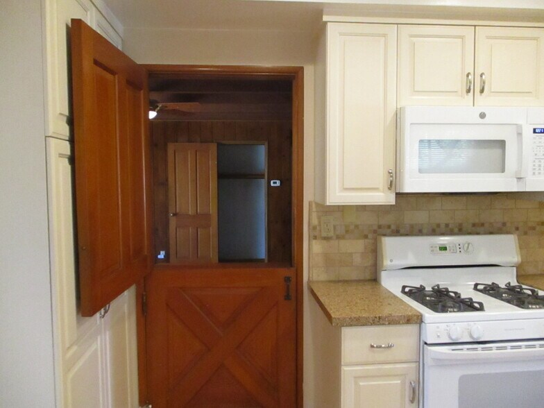 Building Photo - 12436 Cumpston St