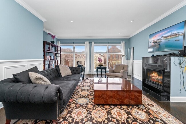 Building Photo - 1321 N Bosworth Ave