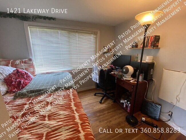 Building Photo - 1421 Lakeway Dr