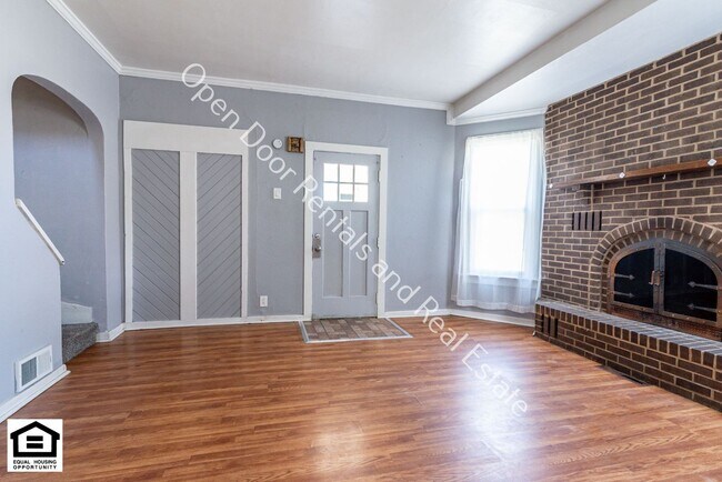 Building Photo - 1104 S Jackson St